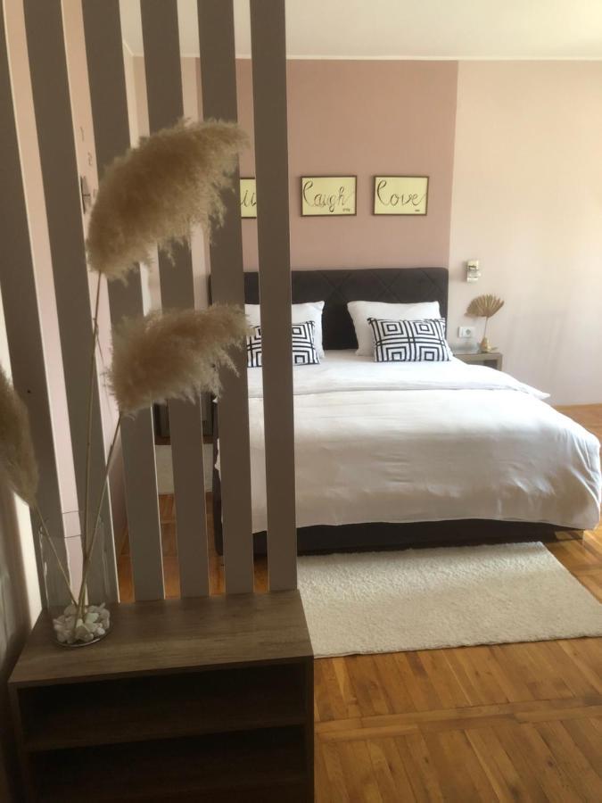 Apartments Dunja โนวีซาด ภายนอก รูปภาพ